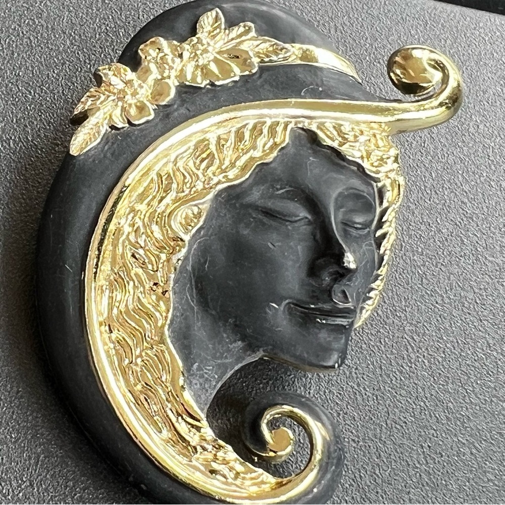 Vintage Torino Beautiful Lady Brooch - Picture 2 of 9